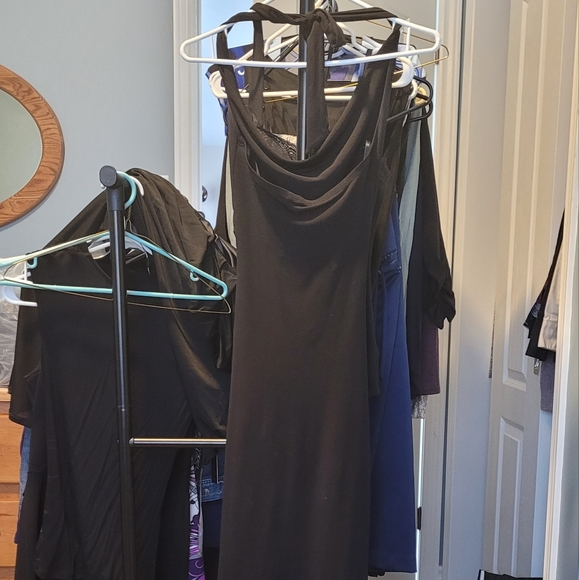 Le Chateau Formal Dress - Picture 3 of 5